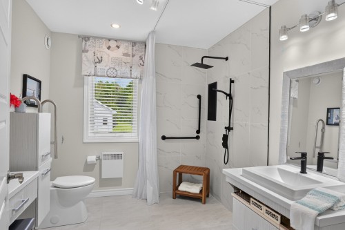 Bathroom - 470 11E Avenue, Saint-Tite, QC - Indoor Photo Showing Bathroom