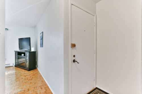Hall d'entrée/Vestibule - 639 Rue Faribault, L'Assomption, QC - Indoor Photo Showing Other Room