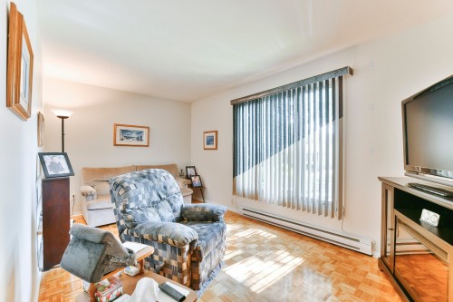 Salon - 639 Rue Faribault, L'Assomption, QC - Indoor Photo Showing Other Room