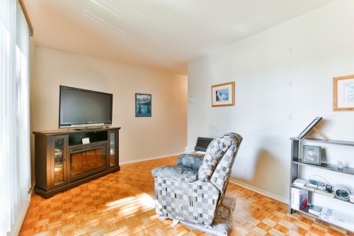 Salon - 639 Rue Faribault, L'Assomption, QC - Indoor Photo Showing Other Room