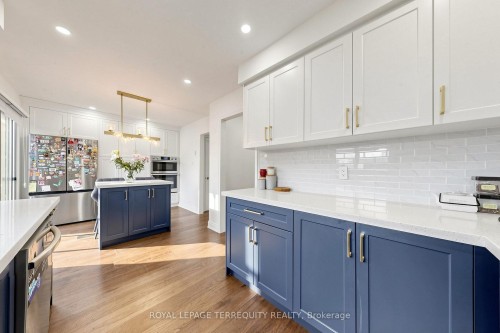 6663 Harlow Road, Mississauga, ON - Indoor Photo Showing Kitchen With Upgraded Kitchen
