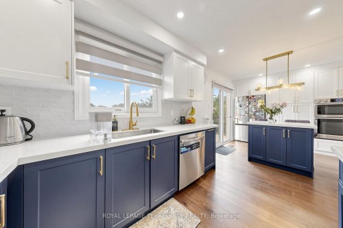 6663 Harlow Road, Mississauga, ON - Indoor Photo Showing Kitchen With Upgraded Kitchen