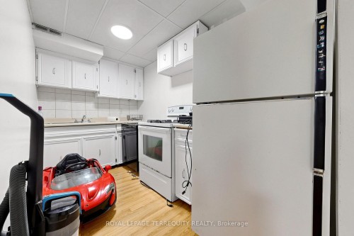 6663 Harlow Road, Mississauga, ON - Indoor Photo Showing Kitchen