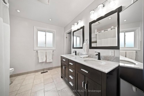 30 Andrew Street, Brant, ON - Indoor Photo Showing Bathroom