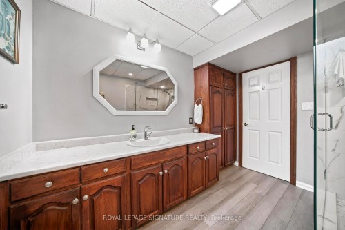 30 Andrew Street, Brant, ON - Indoor Photo Showing Bathroom