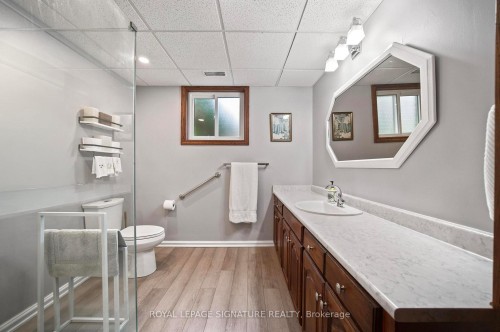30 Andrew Street, Brant, ON - Indoor Photo Showing Bathroom