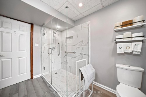 30 Andrew Street, Brant, ON - Indoor Photo Showing Bathroom