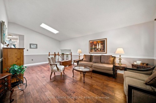30 Andrew Street, Brant, ON - Indoor Photo Showing Living Room