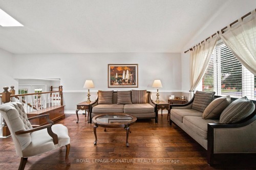 30 Andrew Street, Brant, ON - Indoor Photo Showing Living Room