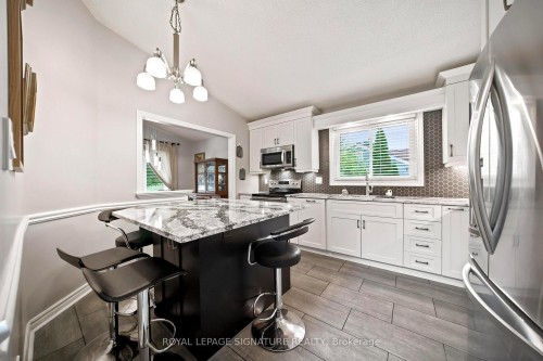 30 Andrew Street, Brant, ON - Indoor Photo Showing Kitchen With Upgraded Kitchen