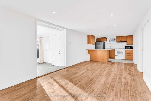 89 Batson Drive, Aurora, ON - Indoor Photo Showing Kitchen