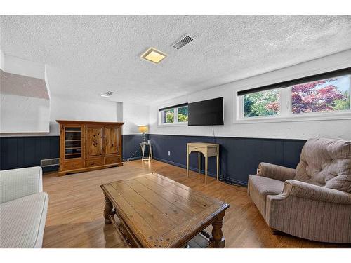 492 Parkdale Crescent, St Clair, ON 