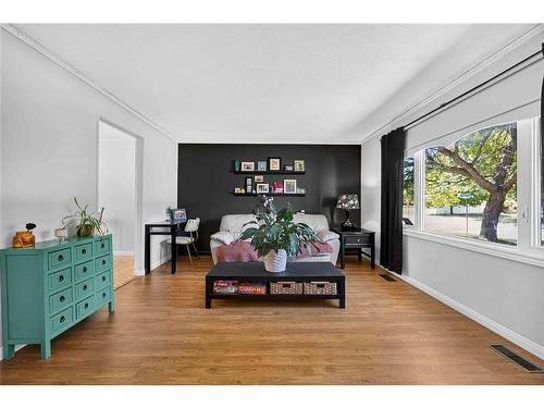 492 Parkdale Crescent, St Clair, ON 