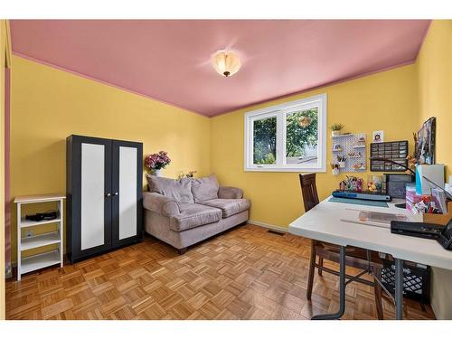 492 Parkdale Crescent, St Clair, ON 