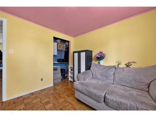 492 Parkdale Crescent, St Clair, ON 