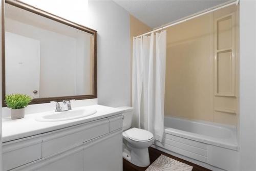 14 Whiteway Rd, Winnipeg, MB - Indoor Photo Showing Bathroom