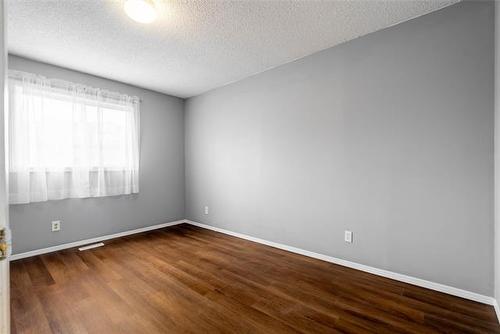 14 Whiteway Rd, Winnipeg, MB - Indoor Photo Showing Other Room