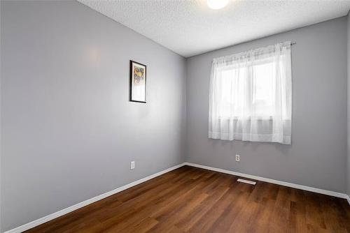14 Whiteway Rd, Winnipeg, MB - Indoor Photo Showing Other Room