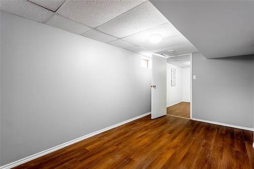 14 Whiteway Rd, Winnipeg, MB - Indoor Photo Showing Other Room
