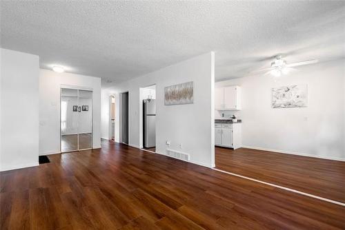14 Whiteway Rd, Winnipeg, MB - Indoor Photo Showing Other Room