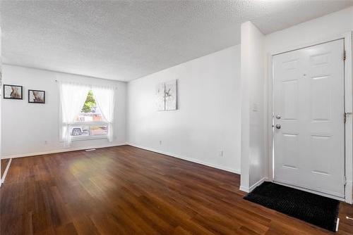 14 Whiteway Rd, Winnipeg, MB - Indoor Photo Showing Other Room