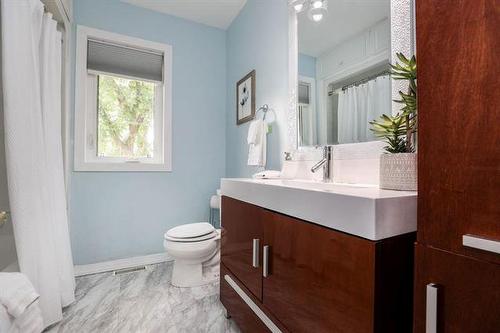 200 Beaverbrook St, Winnipeg, MB - Indoor Photo Showing Bathroom