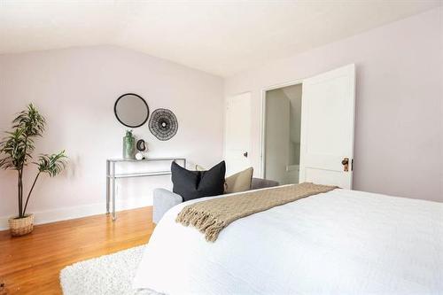 200 Beaverbrook St, Winnipeg, MB - Indoor Photo Showing Bedroom
