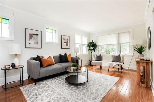 200 Beaverbrook St, Winnipeg, MB - Indoor Photo Showing Living Room