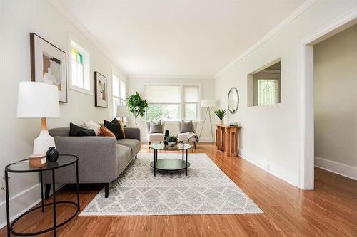 200 Beaverbrook St, Winnipeg, MB - Indoor Photo Showing Living Room