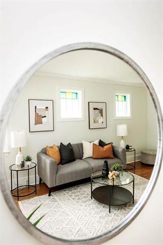 200 Beaverbrook St, Winnipeg, MB - Indoor Photo Showing Living Room
