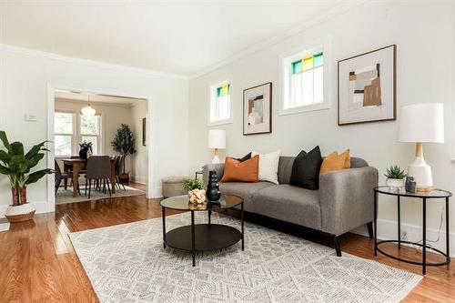 200 Beaverbrook St, Winnipeg, MB - Indoor Photo Showing Living Room