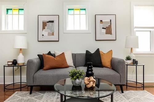 200 Beaverbrook St, Winnipeg, MB - Indoor Photo Showing Living Room