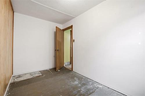 1035 Scotland Ave, Winnipeg, MB - Indoor Photo Showing Other Room