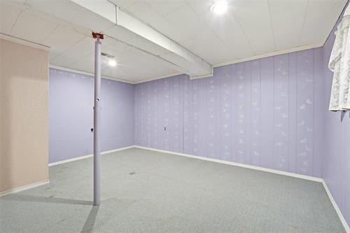 1035 Scotland Ave, Winnipeg, MB - Indoor Photo Showing Other Room
