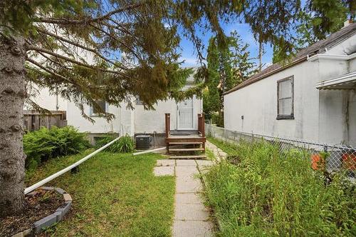 1035 Scotland Ave, Winnipeg, MB - Outdoor
