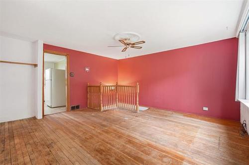 1035 Scotland Ave, Winnipeg, MB - Indoor Photo Showing Other Room