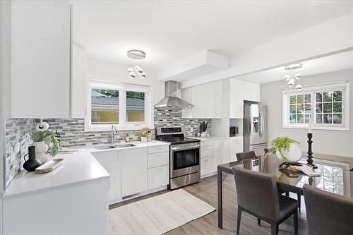 15 Columbus Cr, Winnipeg, MB - Indoor Photo Showing Kitchen