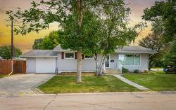 15 Columbus CR  Winnipeg, MB R3K 0C4