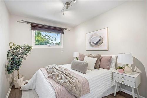 15 Columbus Cr, Winnipeg, MB - Indoor Photo Showing Bedroom