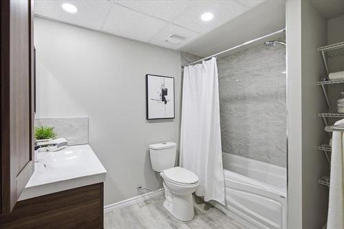 15 Columbus Cr, Winnipeg, MB - Indoor Photo Showing Bathroom