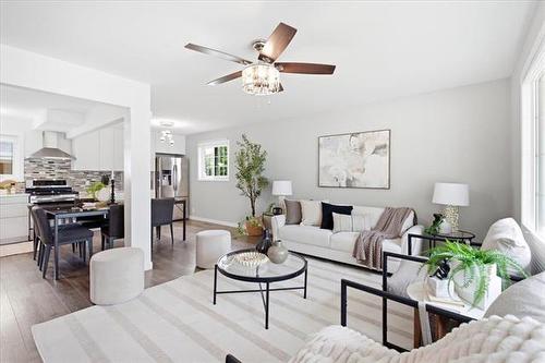 15 Columbus Cr, Winnipeg, MB - Indoor Photo Showing Living Room