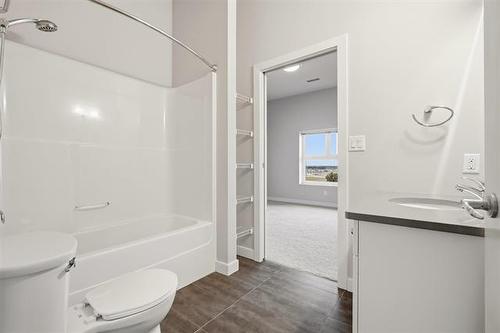 703-70 Barnes St, Winnipeg, MB - Indoor Photo Showing Bathroom