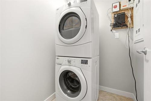 703-70 Barnes St, Winnipeg, MB - Indoor Photo Showing Laundry Room