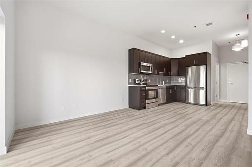 703-70 Barnes St, Winnipeg, MB - Indoor Photo Showing Kitchen With Stainless Steel Kitchen