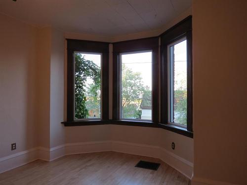 4 Crown Street, Thunder Bay, ON - Indoor Photo Showing Other Room