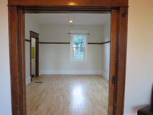 4 Crown Street, Thunder Bay, ON - Indoor Photo Showing Other Room