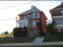 4 Crown Street Thunder Bay, ON P7B 3J6