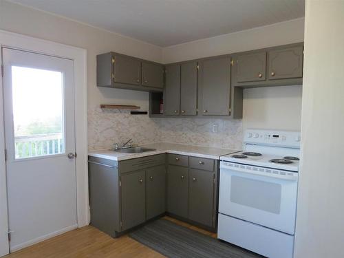 4 Crown Street, Thunder Bay, ON - Indoor Photo Showing Kitchen