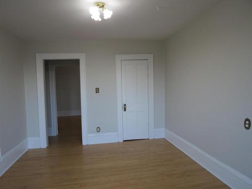 4 Crown Street, Thunder Bay, ON - Indoor Photo Showing Other Room