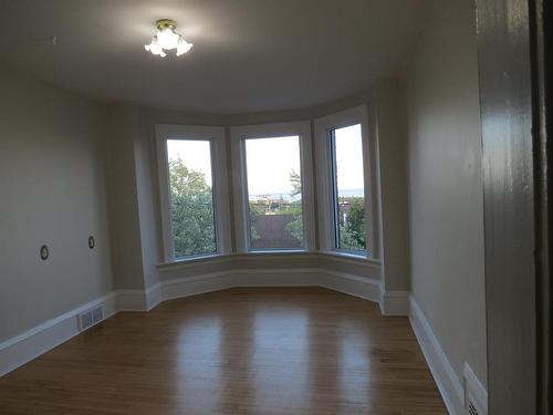 4 Crown Street, Thunder Bay, ON - Indoor Photo Showing Other Room